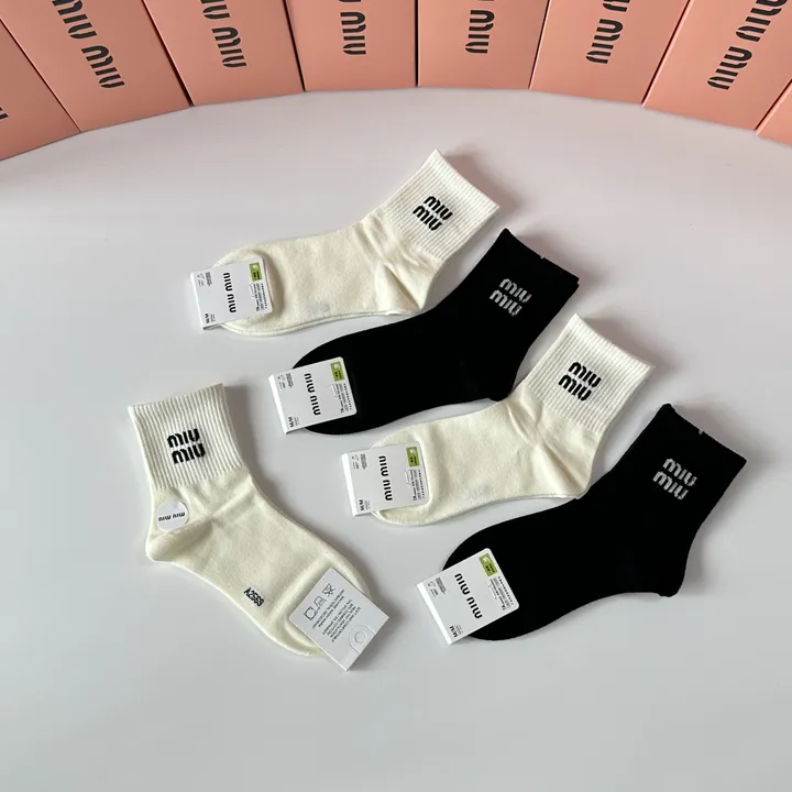 スーパーコピー ミュウミュウ 靴下