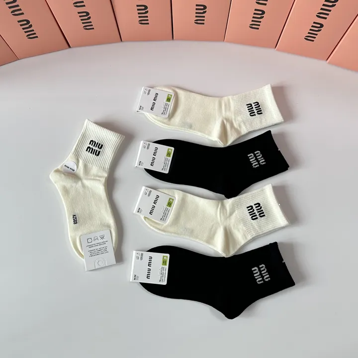 スーパーコピー ミュウミュウ 靴下