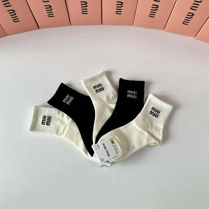 スーパーコピー ミュウミュウ 靴下