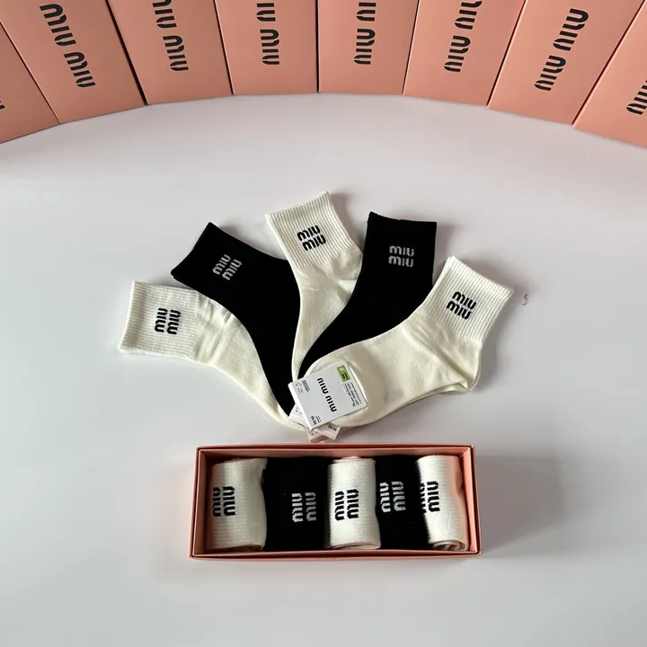 スーパーコピー ミュウミュウ 靴下