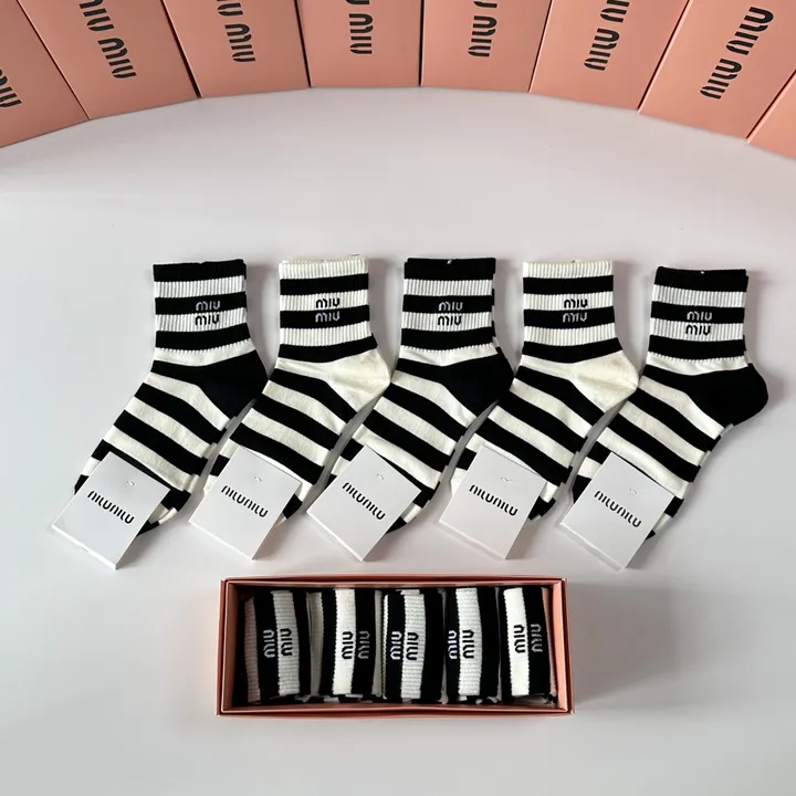 スーパーコピー ミュウミュウ 靴下