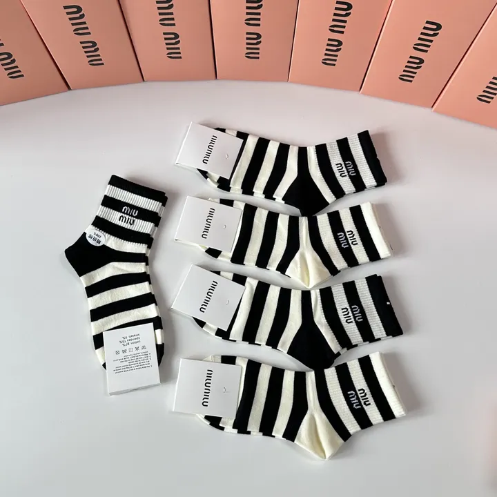 スーパーコピー ミュウミュウ 靴下