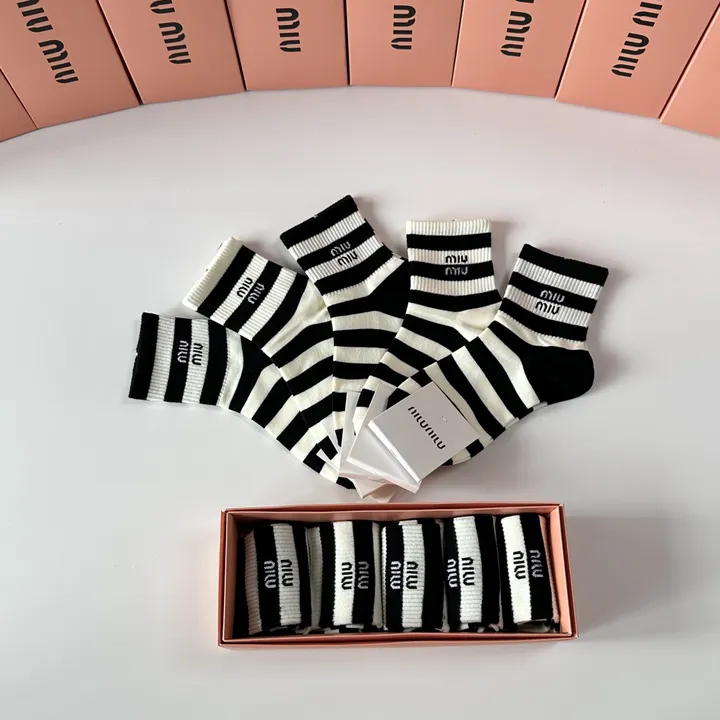 スーパーコピー ミュウミュウ 靴下