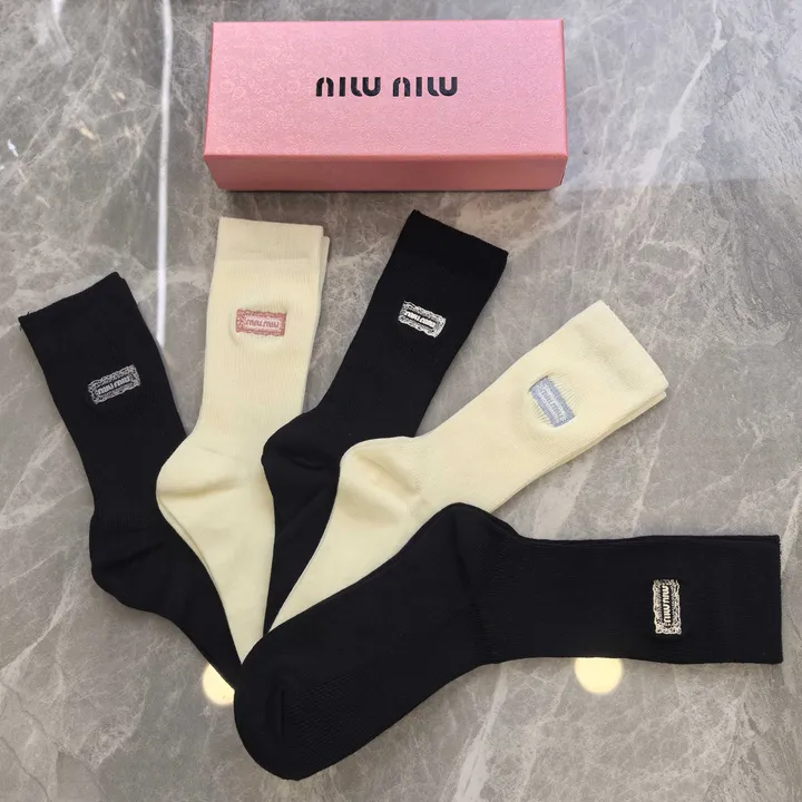 スーパーコピー ミュウミュウ 靴下