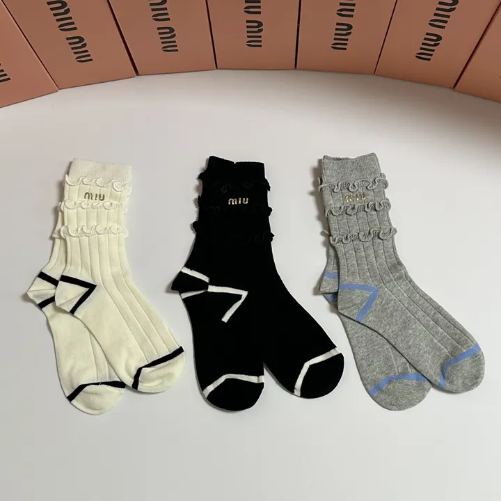 スーパーコピー ミュウミュウ 靴下
