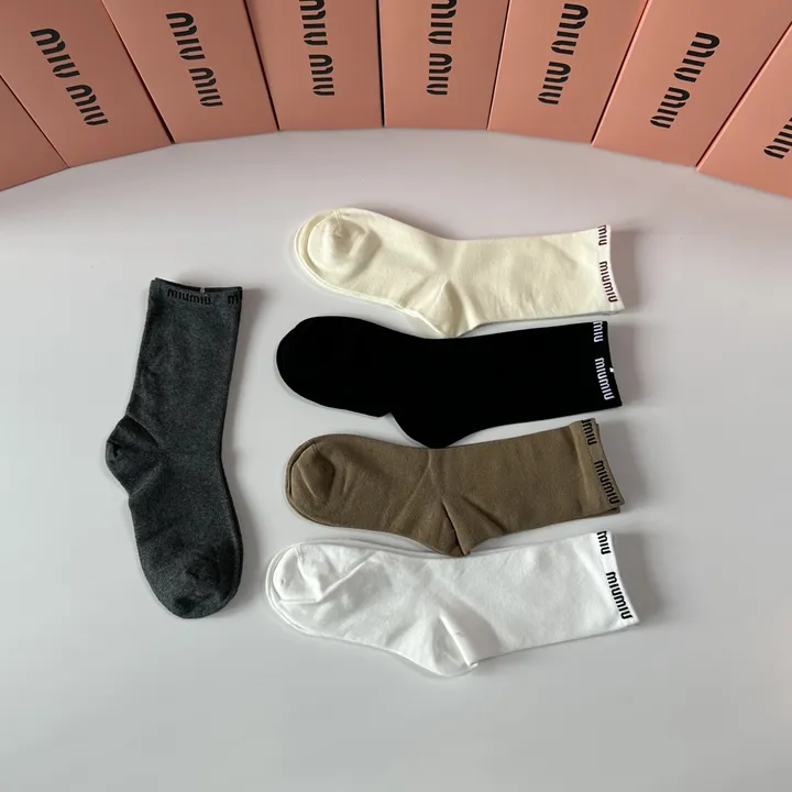スーパーコピー ミュウミュウ 靴下
