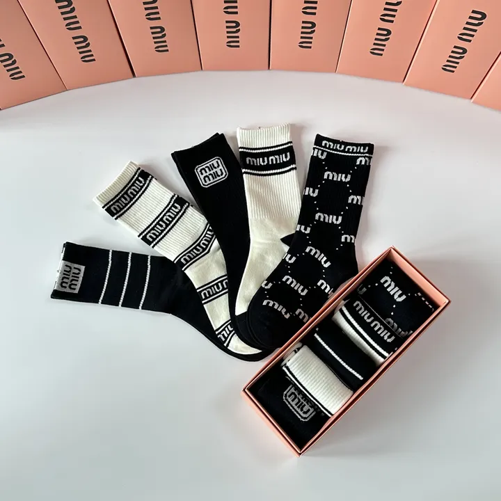 スーパーコピー ミュウミュウ 靴下