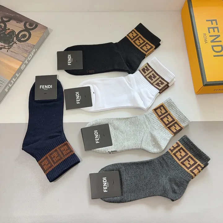 スーパーコピー ヴェルサーチ 靴下