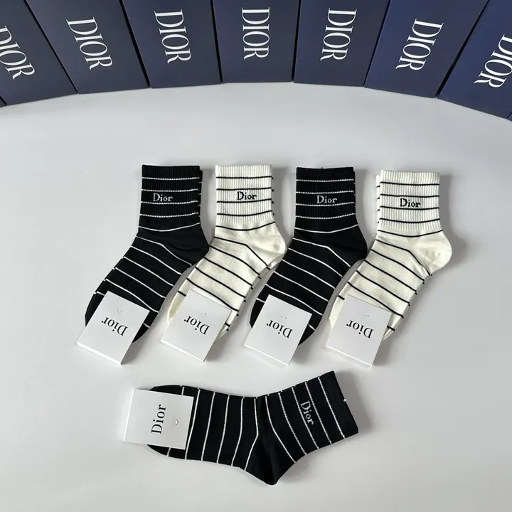スーパーコピー ディオール 靴下