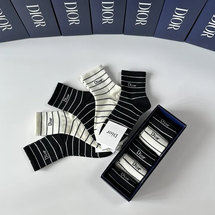 スーパーコピー ディオール 靴下
