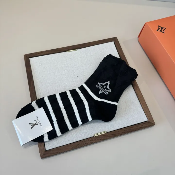 スーパーコピー ルイヴィトン 靴下