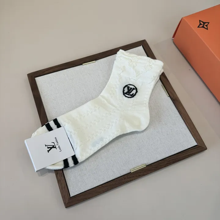 スーパーコピー ルイヴィトン 靴下