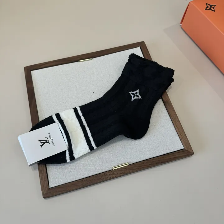 スーパーコピー ルイヴィトン 靴下