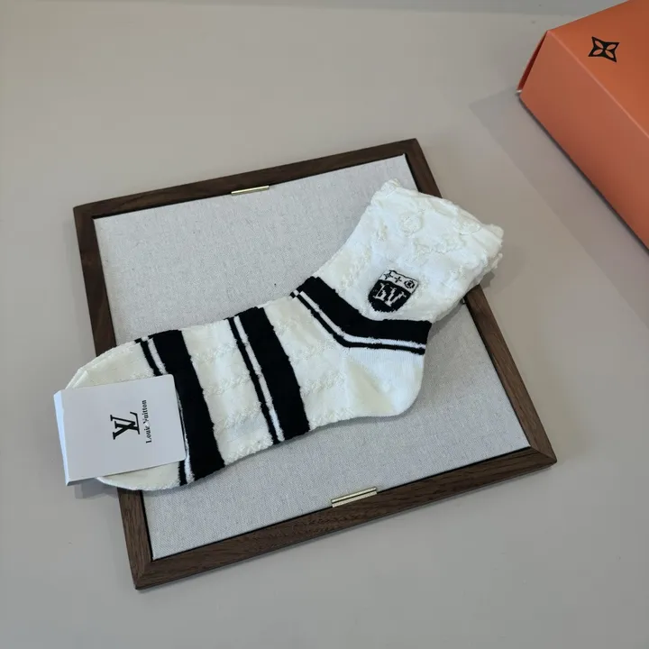 スーパーコピー ルイヴィトン 靴下