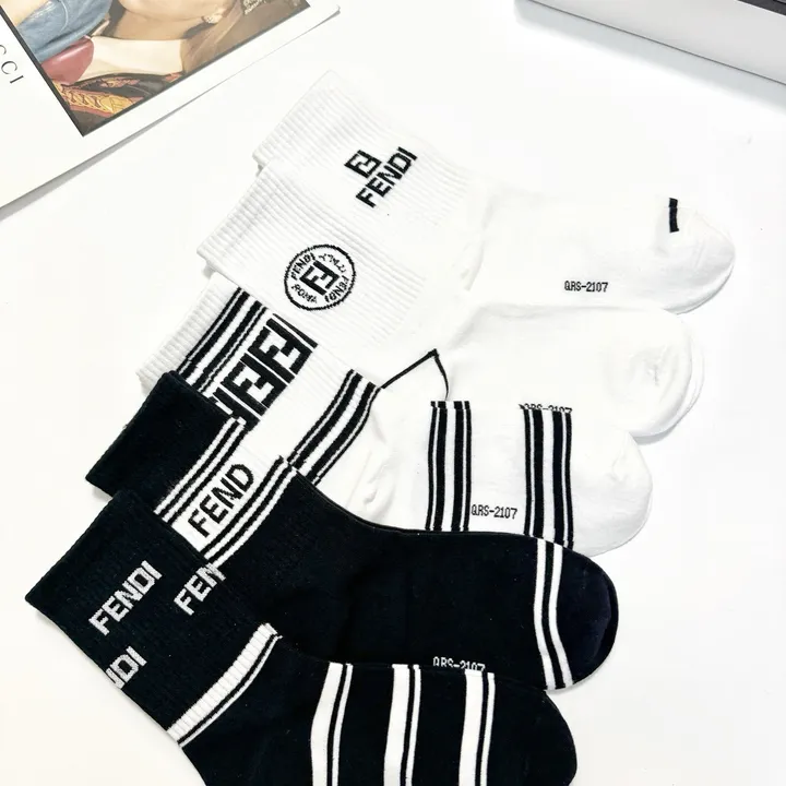 スーパーコピー ヴェルサーチ 靴下