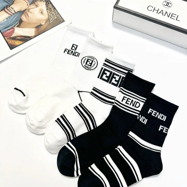 スーパーコピー ヴェルサーチ 靴下