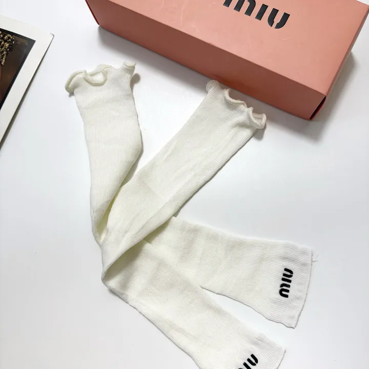 スーパーコピー ミュウミュウ 靴下