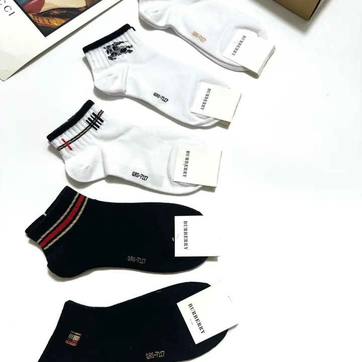 スーパーコピー プラダ 靴下