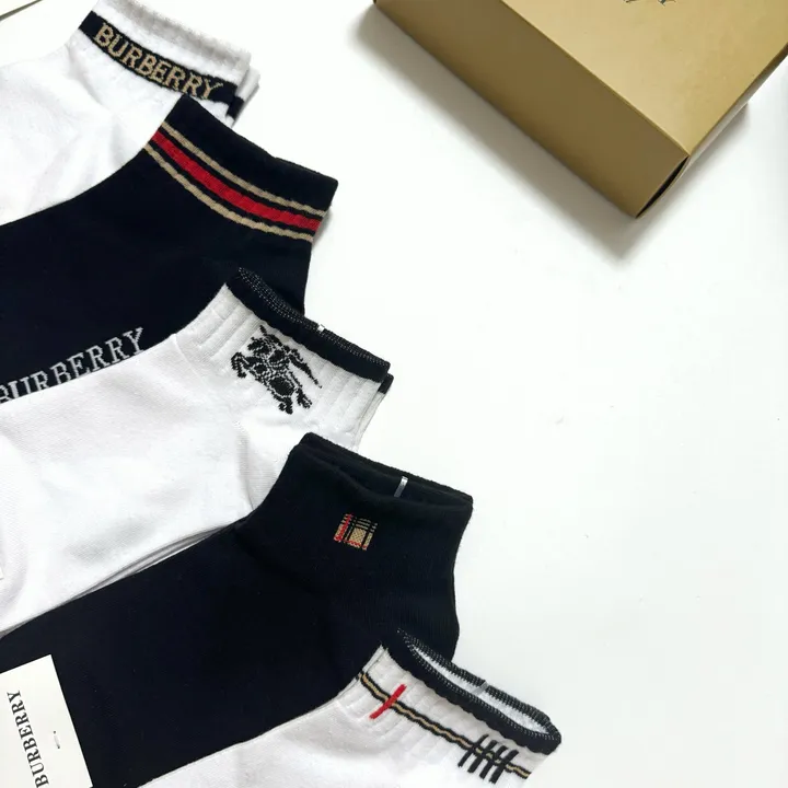 スーパーコピー プラダ 靴下