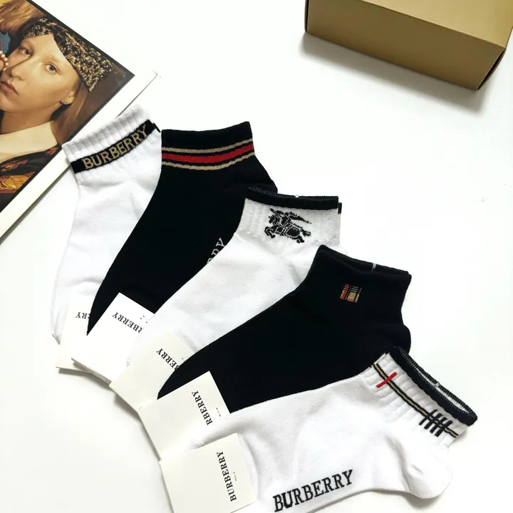 スーパーコピー プラダ 靴下