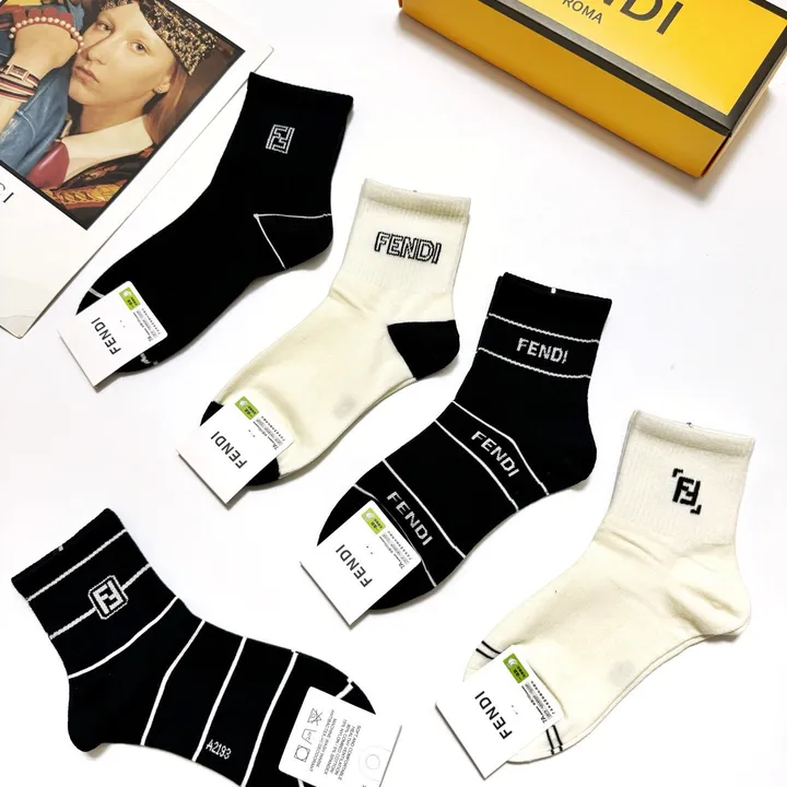 スーパーコピー ヴェルサーチ 靴下