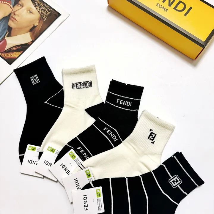 スーパーコピー ヴェルサーチ 靴下