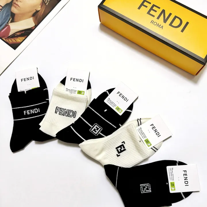 スーパーコピー ヴェルサーチ 靴下