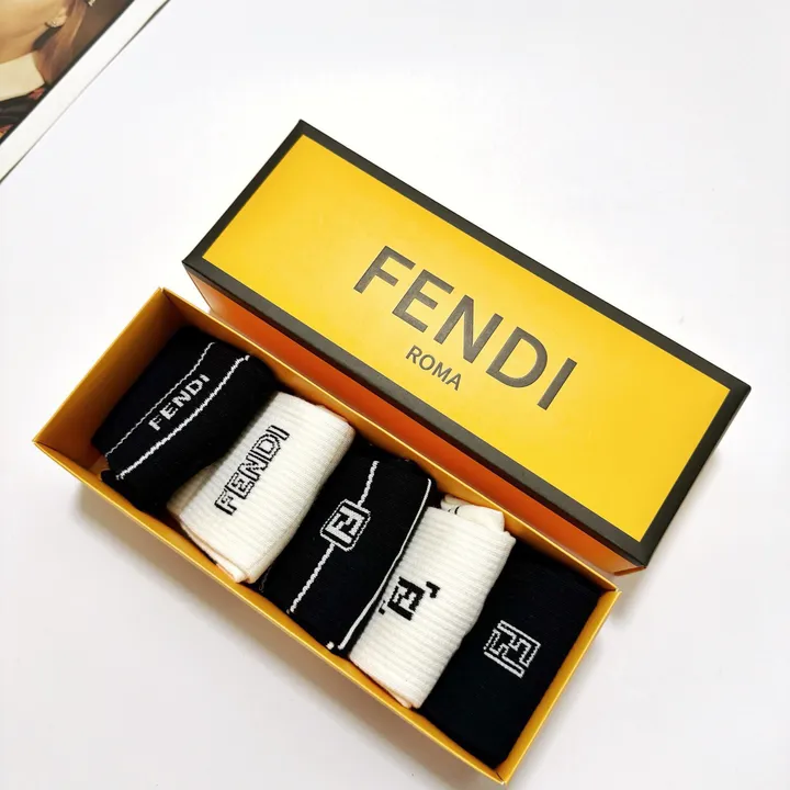 スーパーコピー ヴェルサーチ 靴下