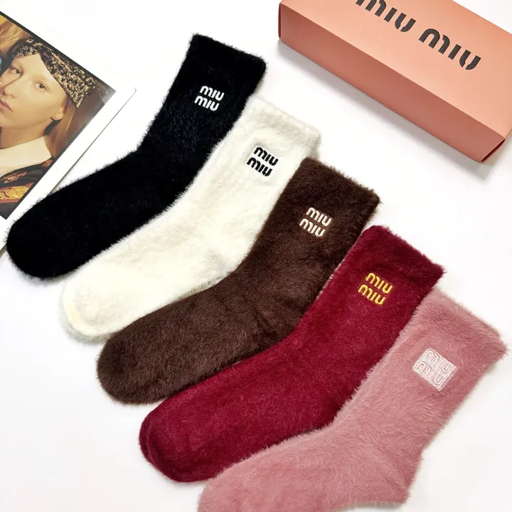 スーパーコピー ミュウミュウ 靴下