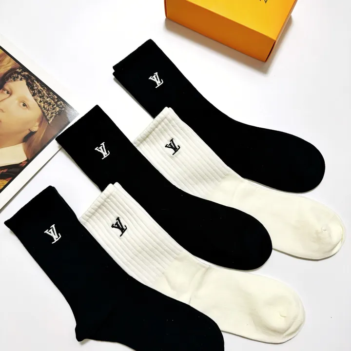 スーパーコピー ルイヴィトン 靴下