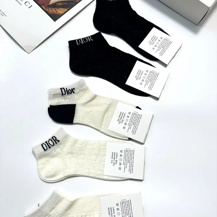 スーパーコピー ディオール 靴下