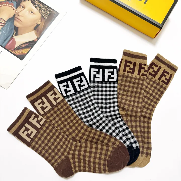 スーパーコピー ヴェルサーチ 靴下