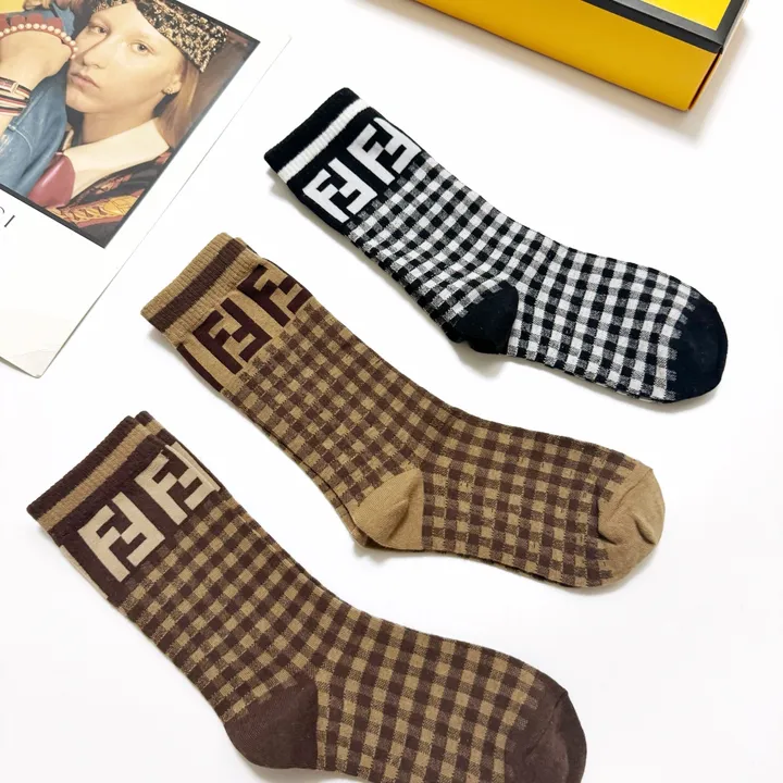 スーパーコピー ヴェルサーチ 靴下