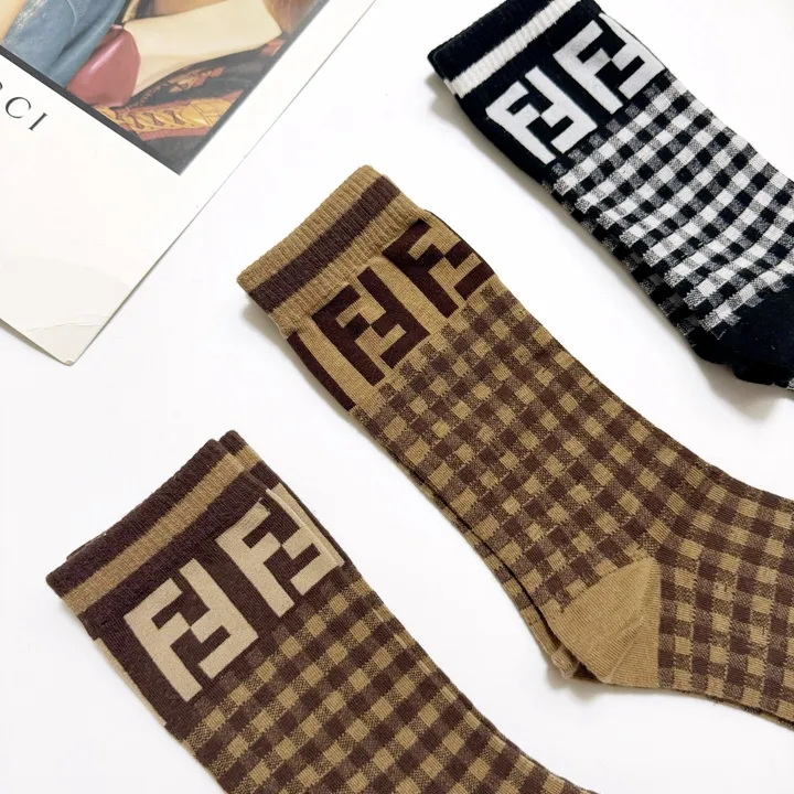 スーパーコピー ヴェルサーチ 靴下