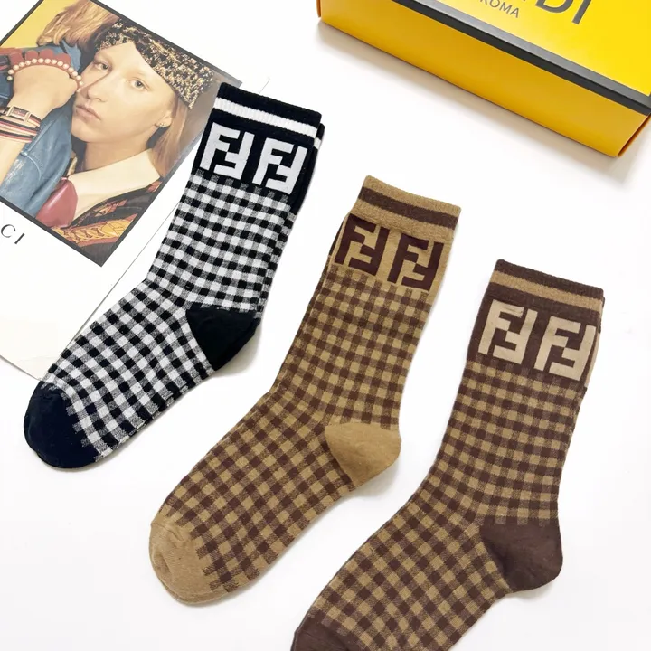 スーパーコピー ヴェルサーチ 靴下