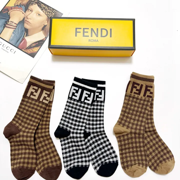 スーパーコピー ヴェルサーチ 靴下