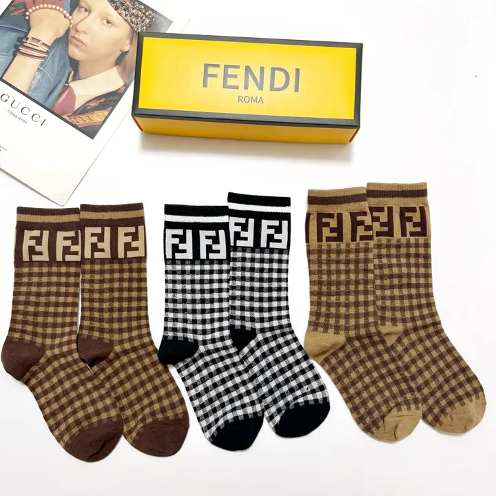 スーパーコピー ヴェルサーチ 靴下