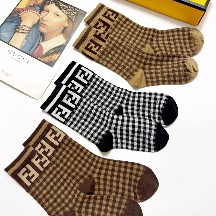 スーパーコピー ヴェルサーチ 靴下