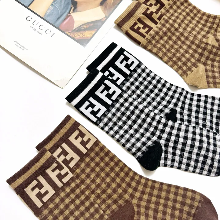 スーパーコピー ヴェルサーチ 靴下