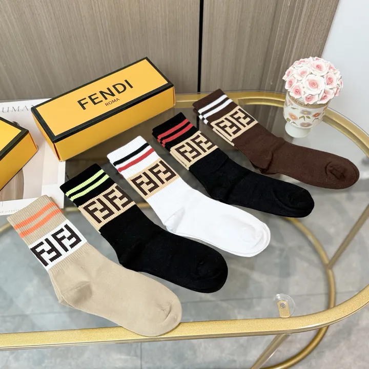 スーパーコピー ヴェルサーチ 靴下