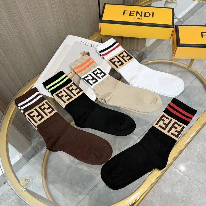 スーパーコピー ヴェルサーチ 靴下