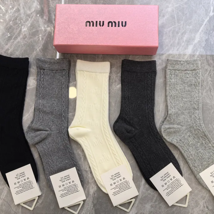 スーパーコピー ミュウミュウ 靴下