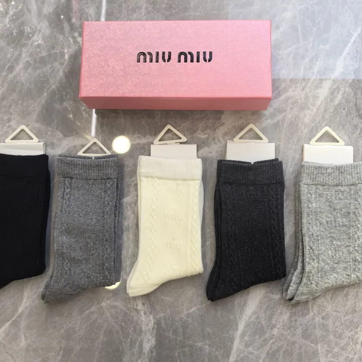 スーパーコピー ミュウミュウ 靴下