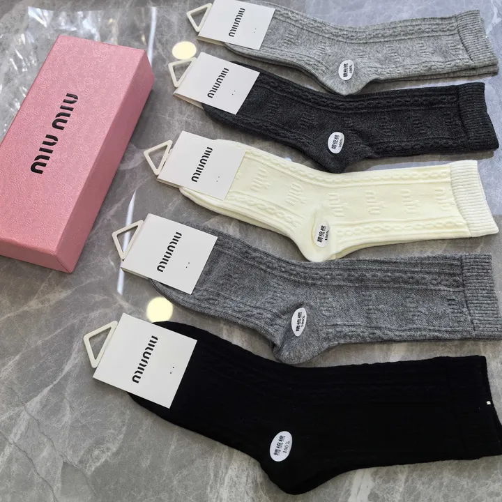 スーパーコピー ミュウミュウ 靴下