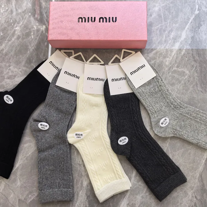 スーパーコピー ミュウミュウ 靴下