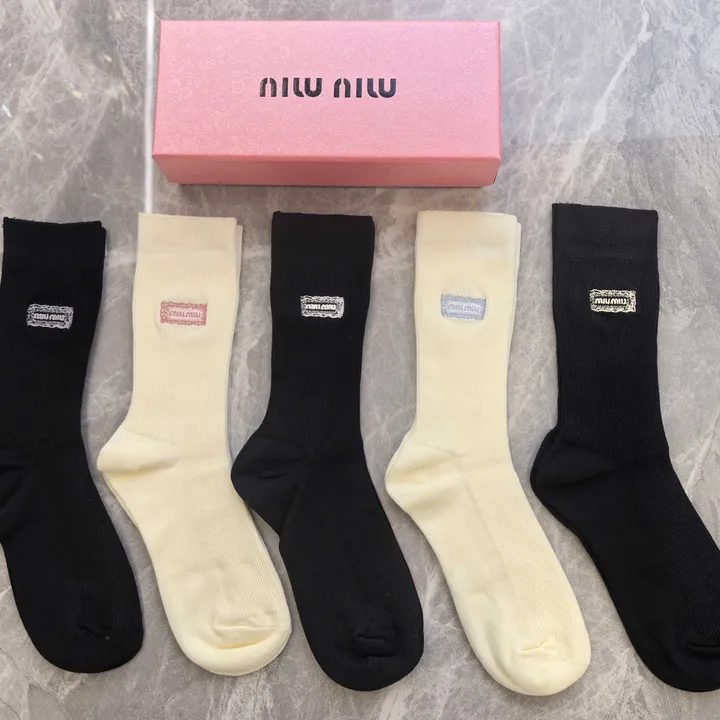 スーパーコピー ミュウミュウ 靴下