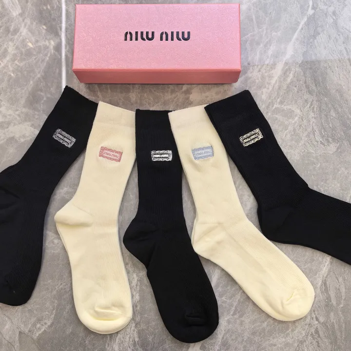 スーパーコピー ミュウミュウ 靴下