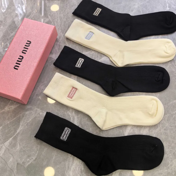 スーパーコピー ミュウミュウ 靴下