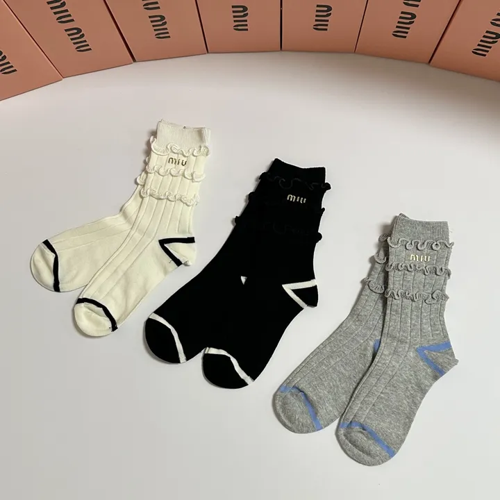スーパーコピー ミュウミュウ 靴下