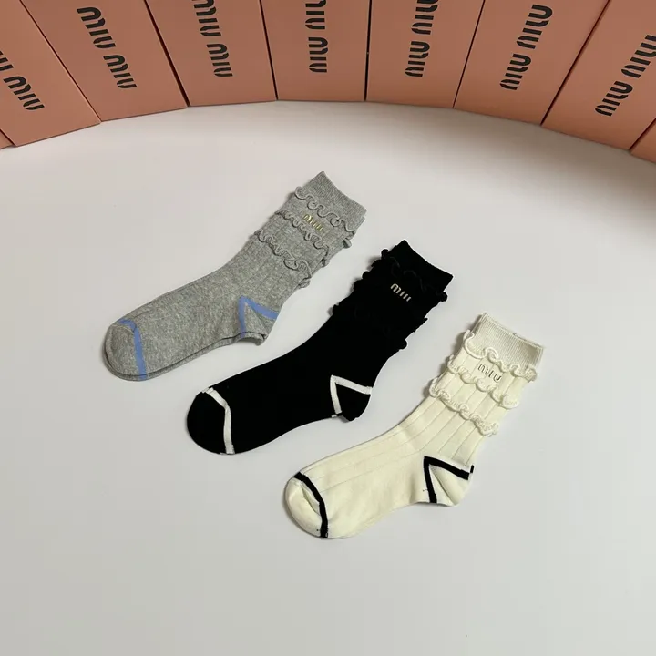 スーパーコピー ミュウミュウ 靴下